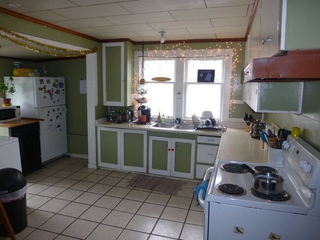 Photo - Pre-lease September - 4Bd/1Ba