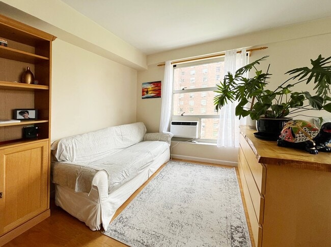 Photo - 80 La Salle St Unit APT 11B