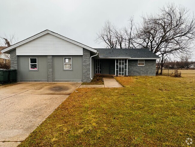 Building Photo - Newly Remodeled Home for Pre-Lease