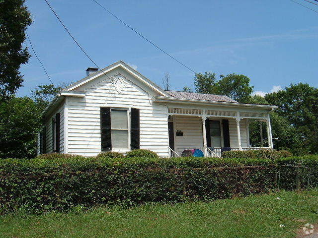 Building Photo - 2446 Kemper St Rental