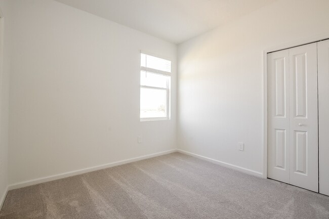 Photo - 7656 Gemstone St