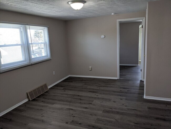 Photo - 1826 W 8th St Unit 1826 W 8th St - 3rd Flr Apt