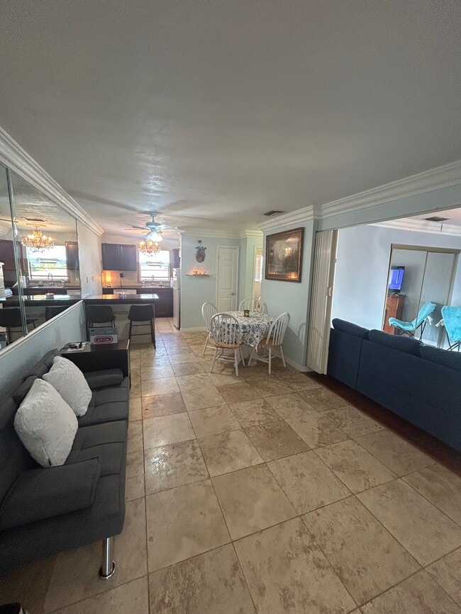 Photo - 4923 Vincennes Ct Unidad 12