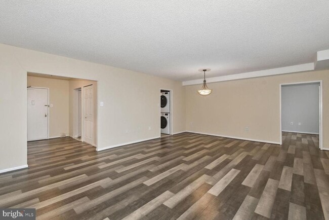 Photo - 3701 S George Mason Dr Unidad 2311N