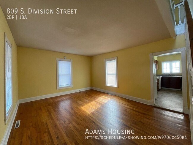 Photo - 809 S Division St