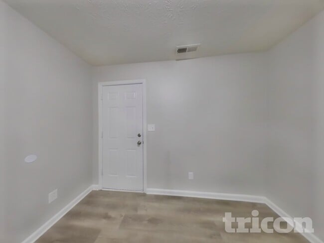 Photo - 2437 Middle View Dr