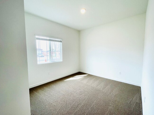 704 Colorado Ln