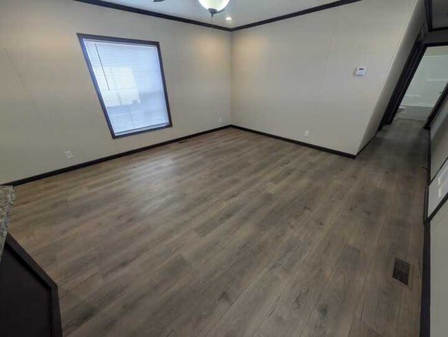 Photo - 16213 Normandy St