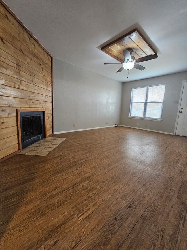 Photo - 402 SE 6th St