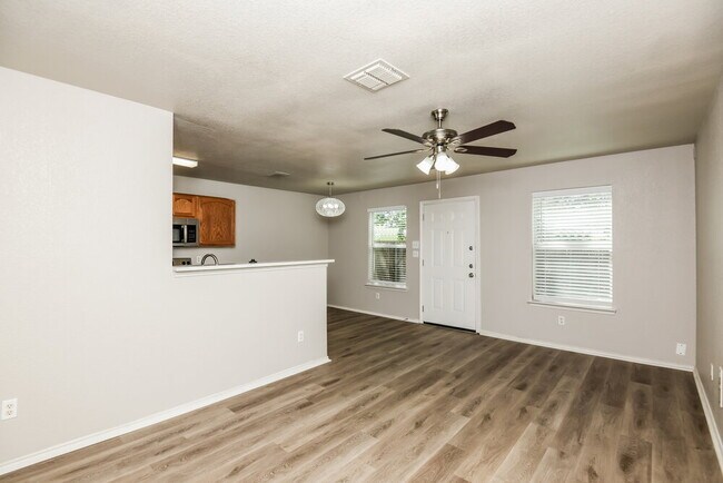 Photo - 1528 Pine Ln