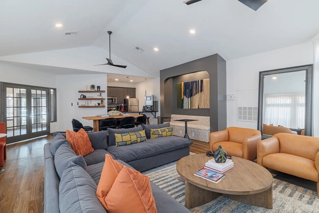 Building Photo - 8300 El Mundo St Unit 192