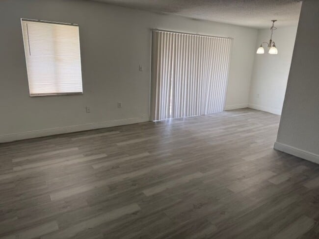 Building Photo - Privately owned 3 bedroom condo Unit 4813 C