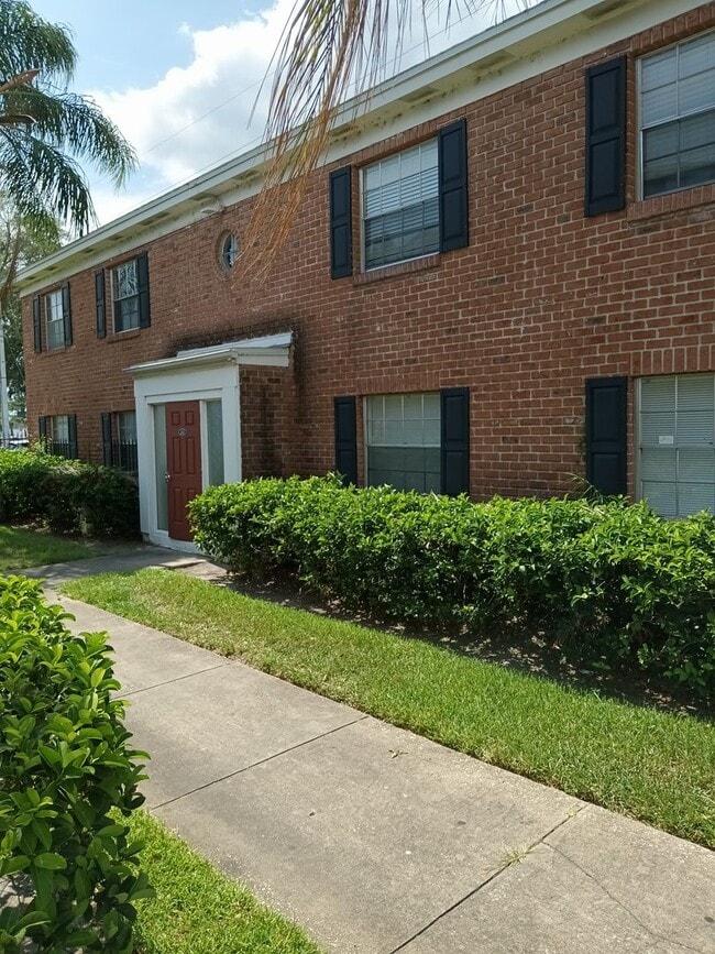 Building Photo - 1436 Holden Ave Unit B