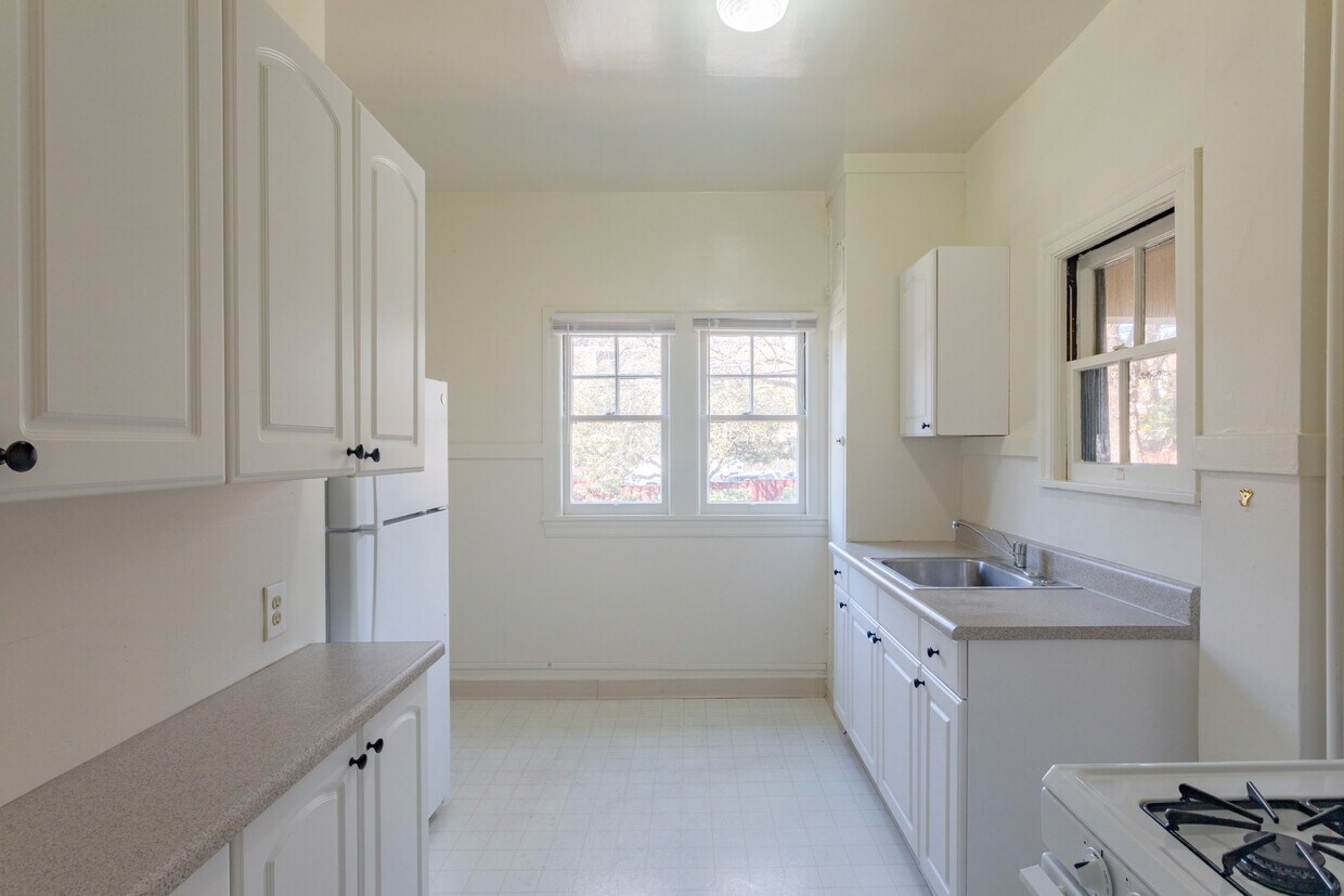 Photo - Garden Court Apartments