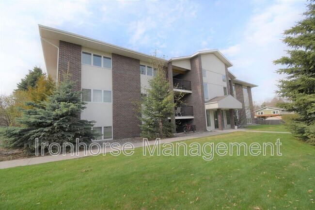 Building Photo - 813 W Villard St Unit #71 Rental