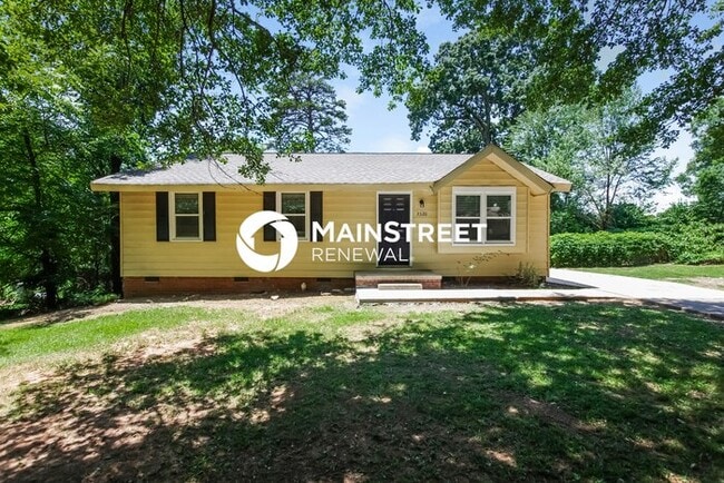 Building Photo - 3 Bedroom Pet-Friendly Home in Charlotte, NC with Main Street Renewal