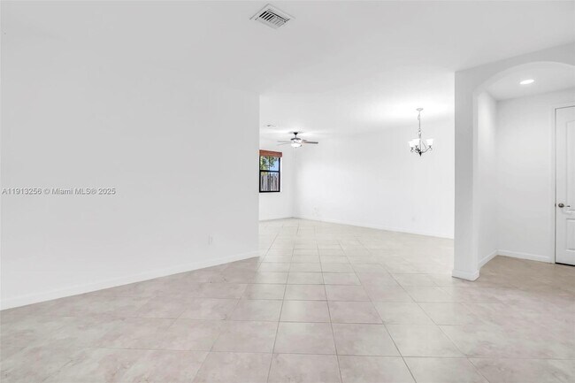 Photo - 9583 Town Parc Cir N