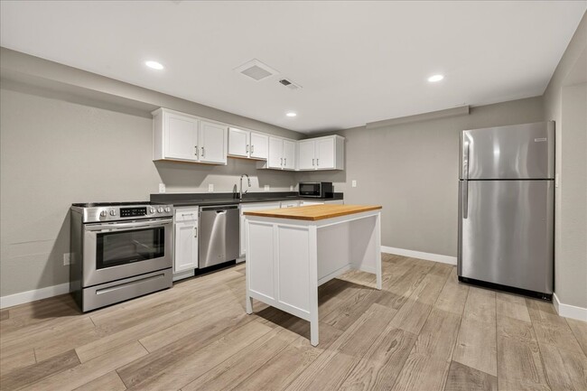 Photo - 1734 King St