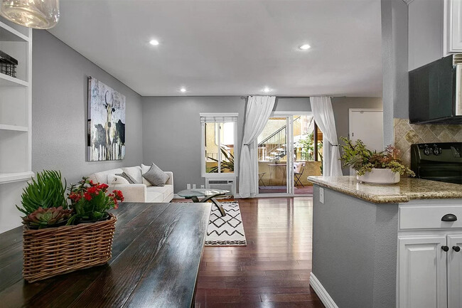 Photo - 2319 Curlew St Unit 2