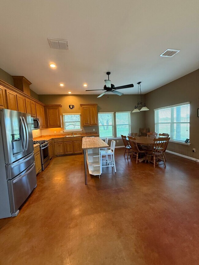 Photo - Acreage - HORSE PROPERTY - Peaceful Country Living