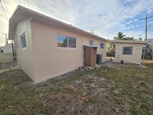 Photo - 882 NW 26th Ave Unit B