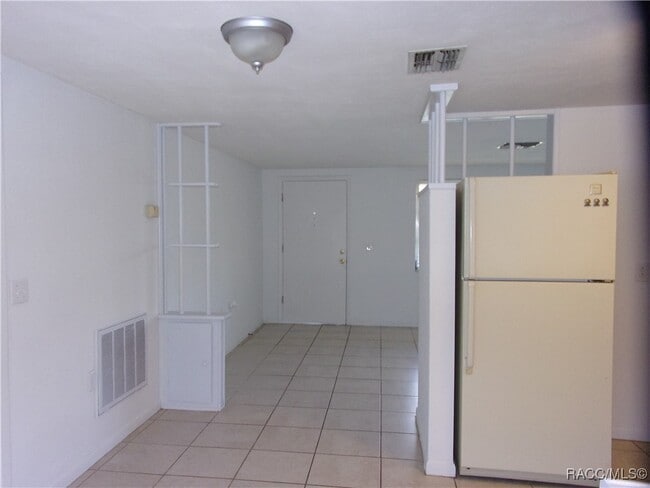 Photo - 25 N Barbour St