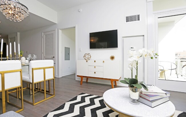 Photo - 762 N Hudson Ave