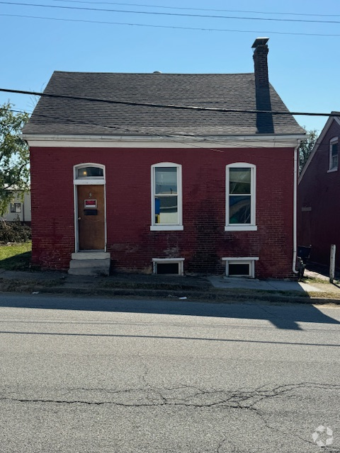 Building Photo - 8 W Monroe St Rental