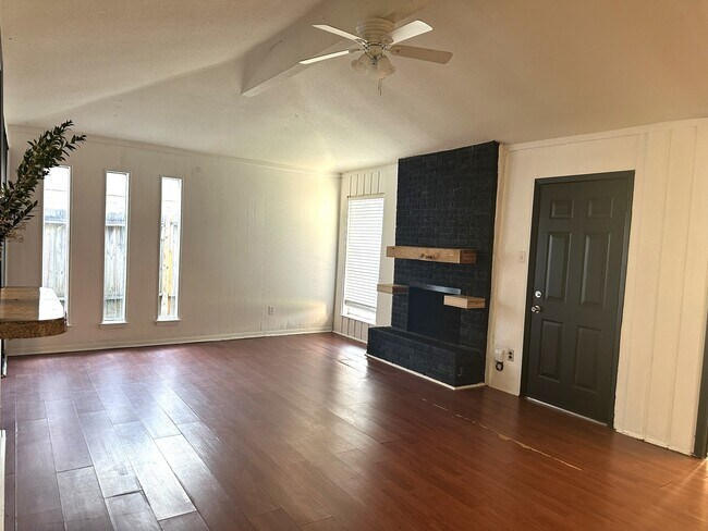 Photo - 926 Summers Dr