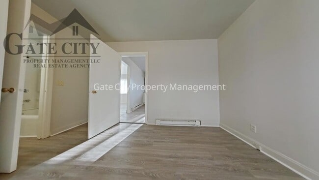 Photo - 610 Hawthorne Ave