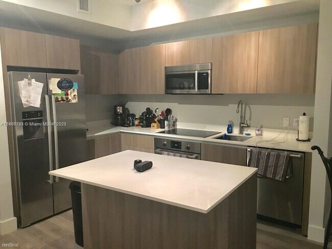 Photo - 1 br, 1 bath Condo - 201 SW 17th Rd Unit 404 Unit 404