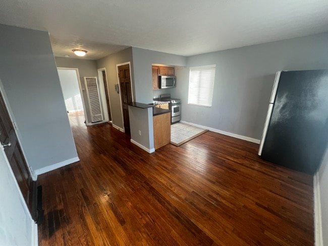 Building Photo - 2519 Indianola Ave Unit C