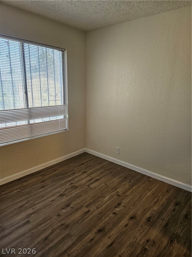 Photo - 4581 Macher Way Unidad D