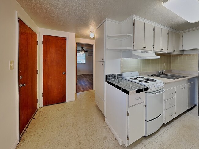 Photo - 9610 N 12th St