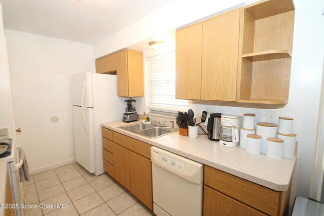 Photo - 1040 Hosbine St SE