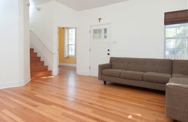 Photo - 707 W 35th St