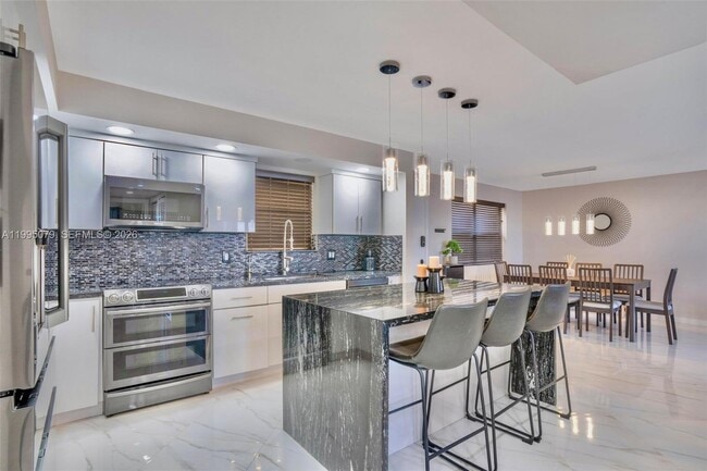 Building Photo - 605 Ives Dairy Rd Unit 305-7