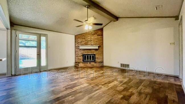 Photo - 3717 102nd St