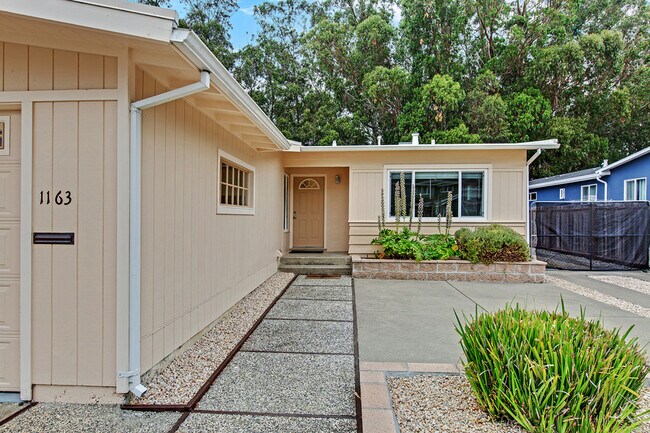 Photo - 1163 Crespi Dr House