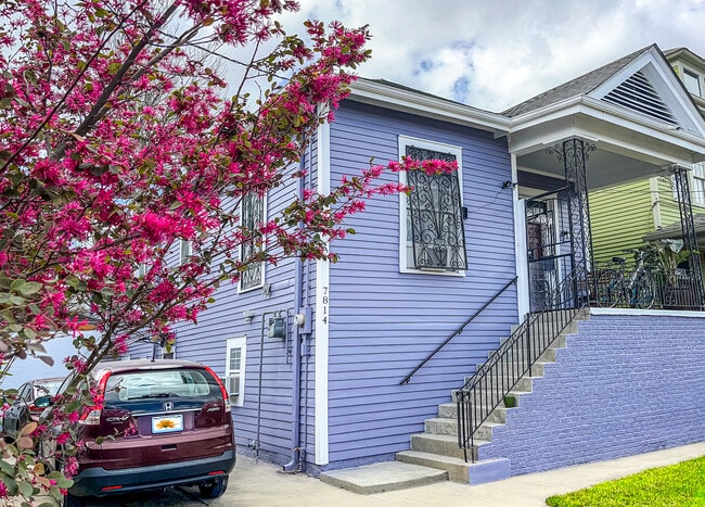 Building Photo - 7814 S Claiborne Ave Unit 7814