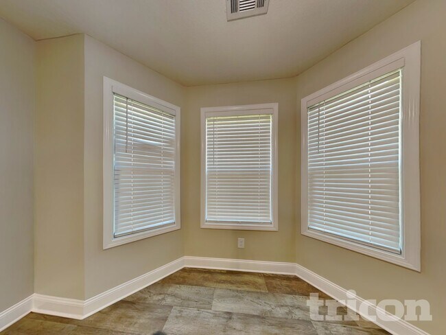 210 Livingston Ct