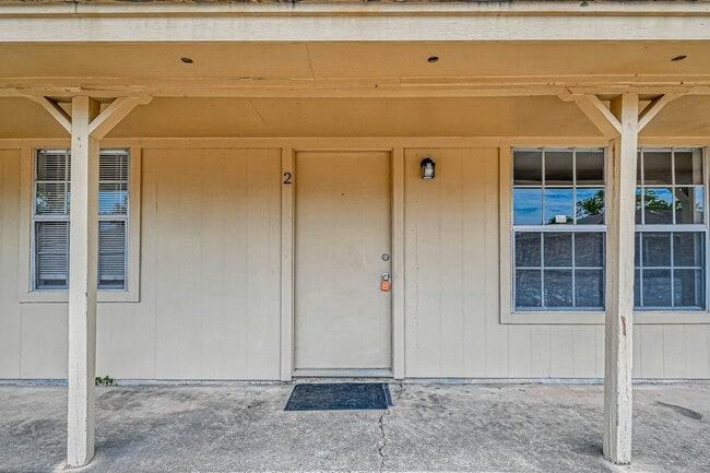 Building Photo - 8430 Round Rock Dr Rental
