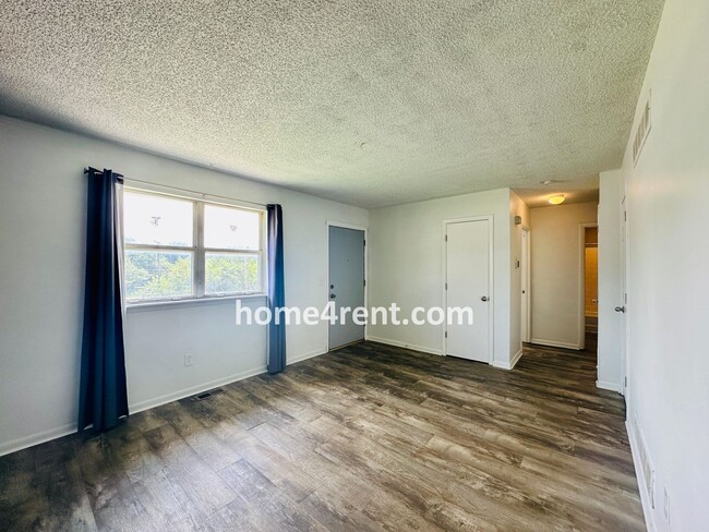 Photo - Raised Ranch Style Home in KCK w/ a Finish...