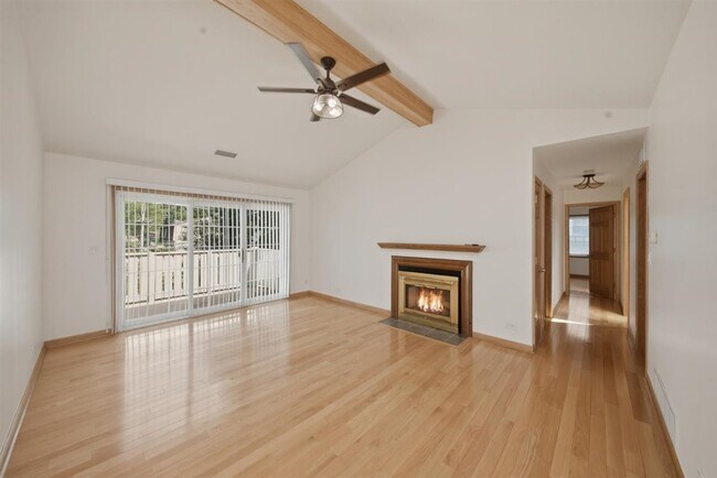1671 Grosvenor Cir Unit C