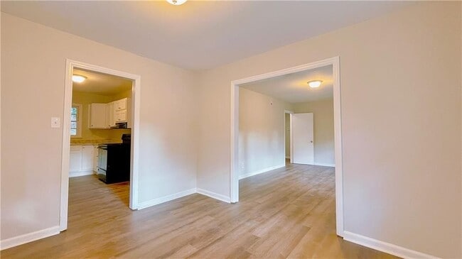 Photo - 2744 Fairlane Dr SE