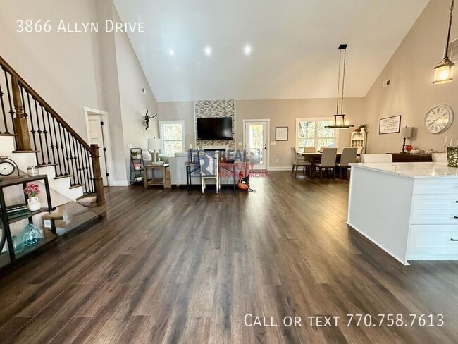 3866 Allyn Dr NW