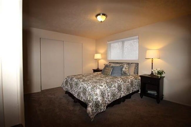 Photo - 906 Summit Dr