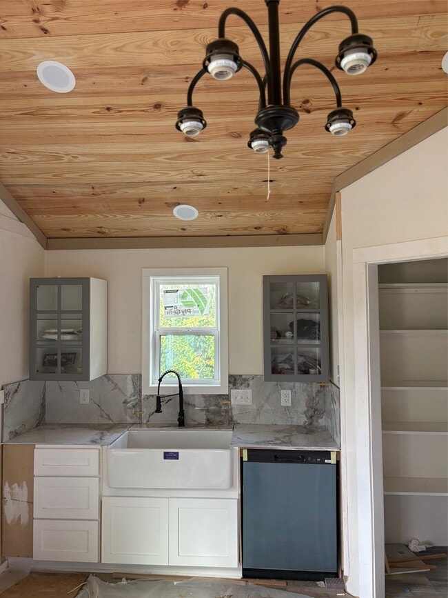 Building Photo - 626 Front St