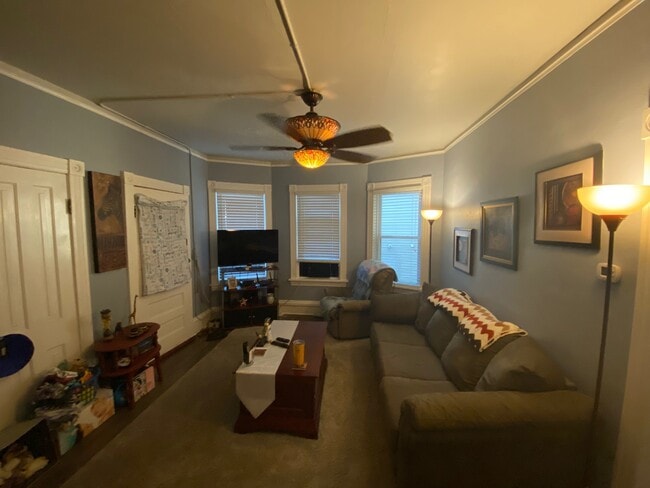 Building Photo - 401 Laurel St W Unit 1-Main Level