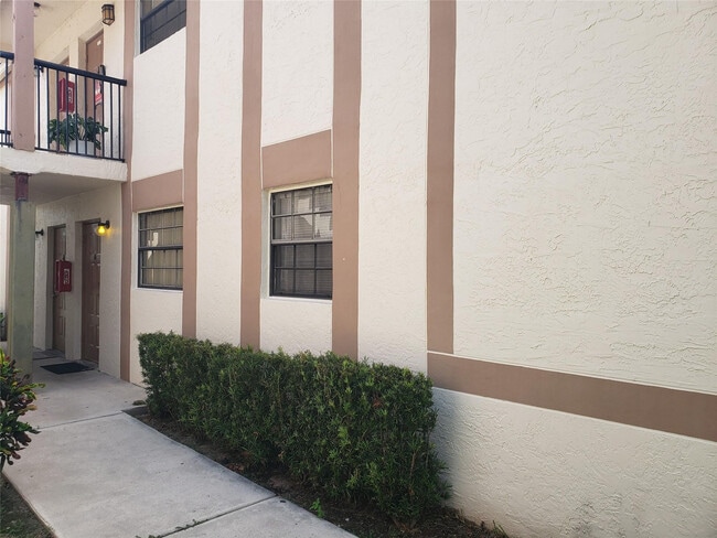 Photo - 12252 Royal Palm Blvd Unit B - 3